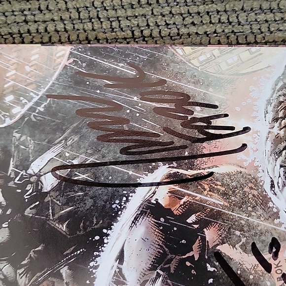 #1 Batman Eternal (2014) Signed by Jason Fabok & James Tynion - Picture 3 of 7